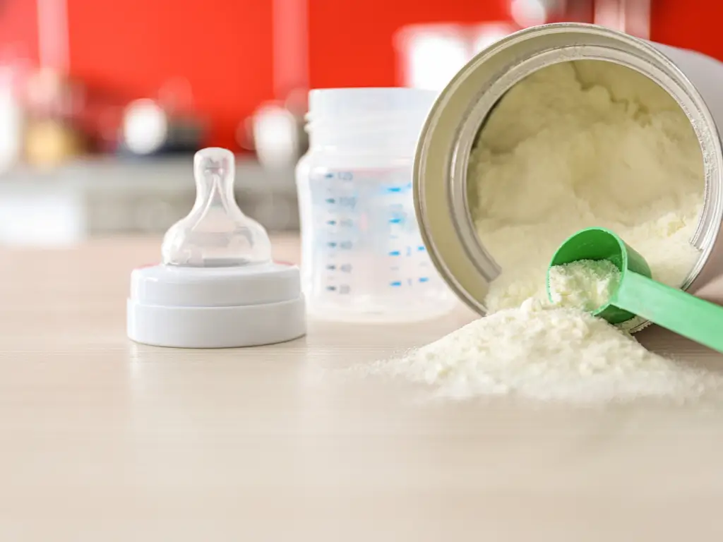 Choisir le lait entier ou lait infantile pour bébé